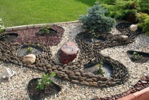 Beautifully Designed Garden Beds Using Gravels and Pebbles