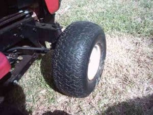 Signs It’s Time to Change a Lawn Mower Tire