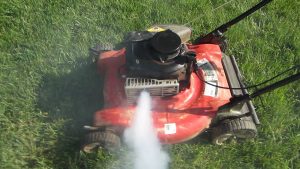 What to do before Trying to Stop a Lawn Mower from Smoking