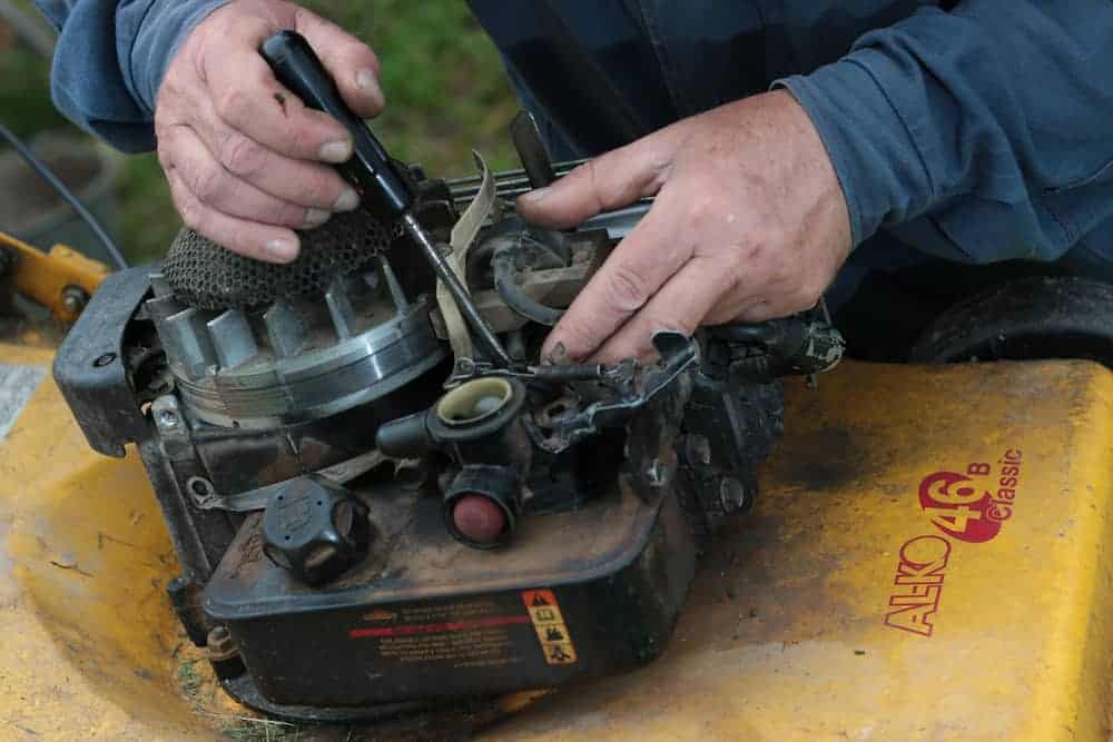 Cleaning the carburetor of Lawn Mower