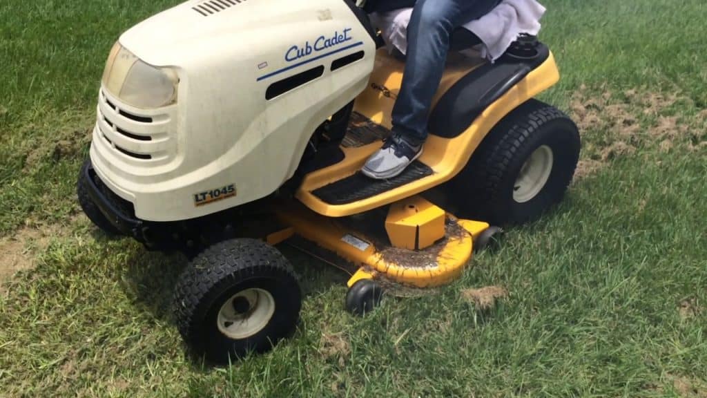 Features of Cub Cadet LT 1045 Lawn Tractor