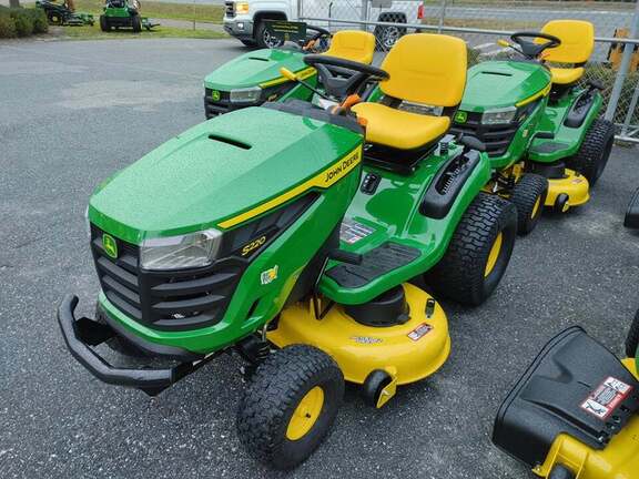 Features of John Deere S220 Lawn Tractor
